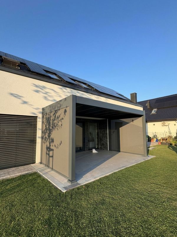 Pergola Kotoba przy domu, realizacja WarmEscape