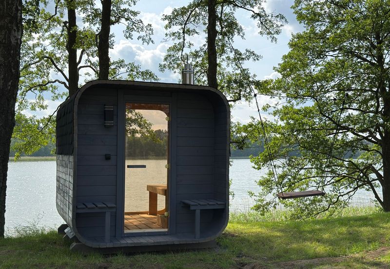 Sauna Quadro nad jeziorem, realizacja WarmEscape